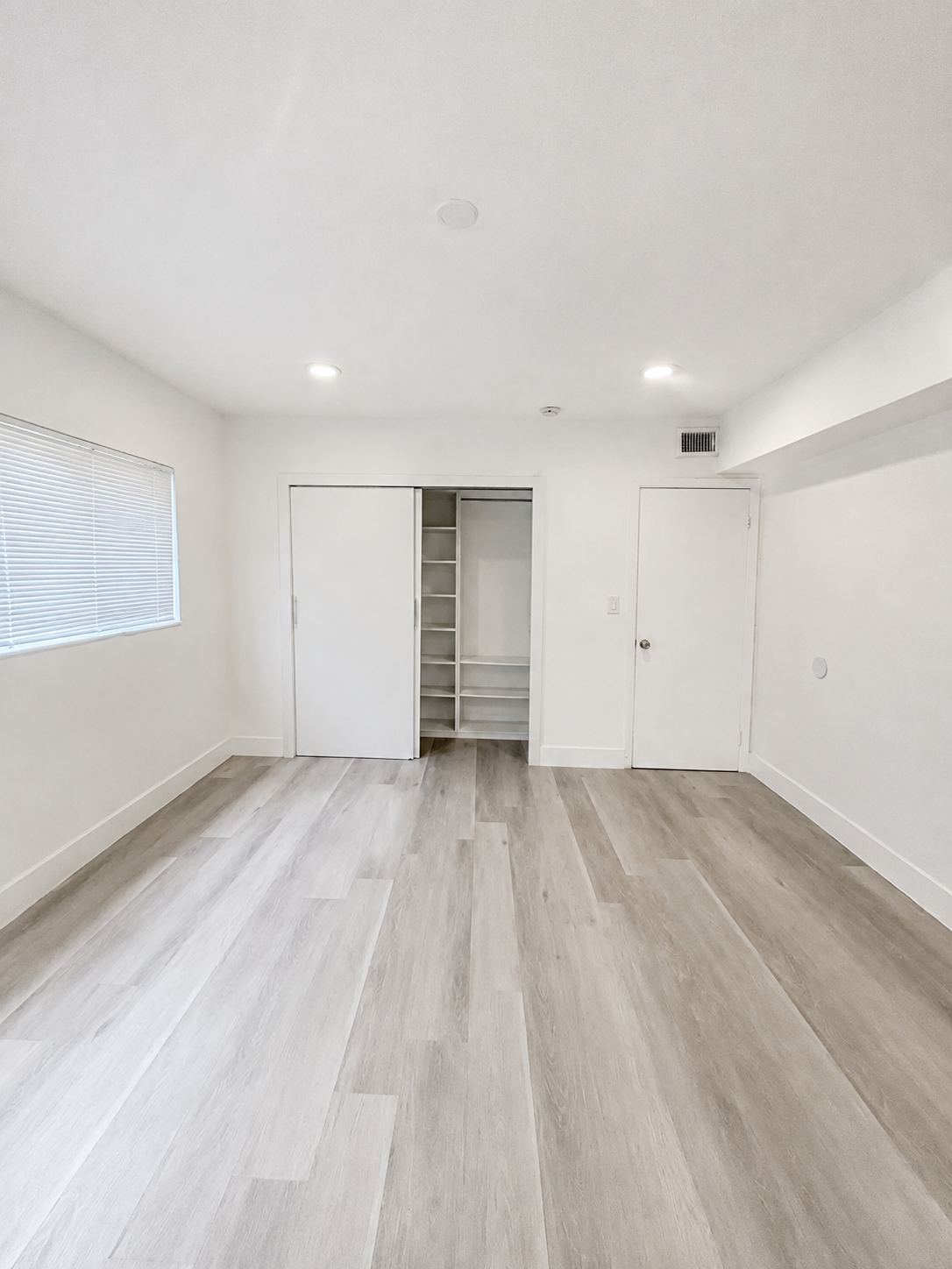 1949 NE 172nd St Unit 04