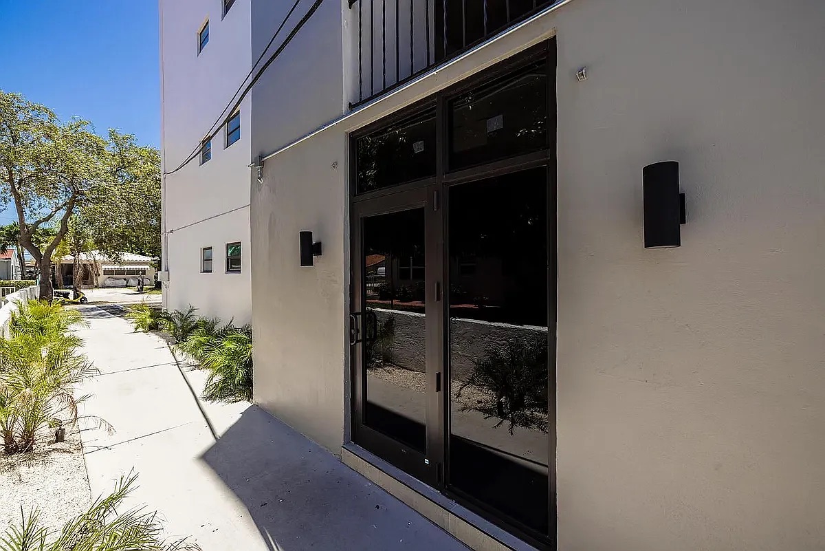 1735 Dewey Street - 104