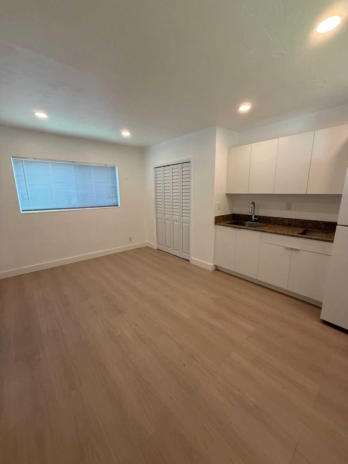 1927 Roosevelt Street - 8-A